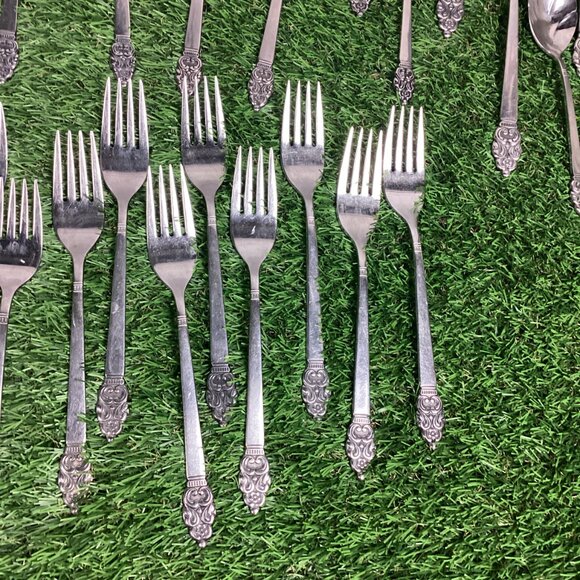 Oneida Vineland Stainless Steel Flatware Set of 8 + - Picture 7 of 13